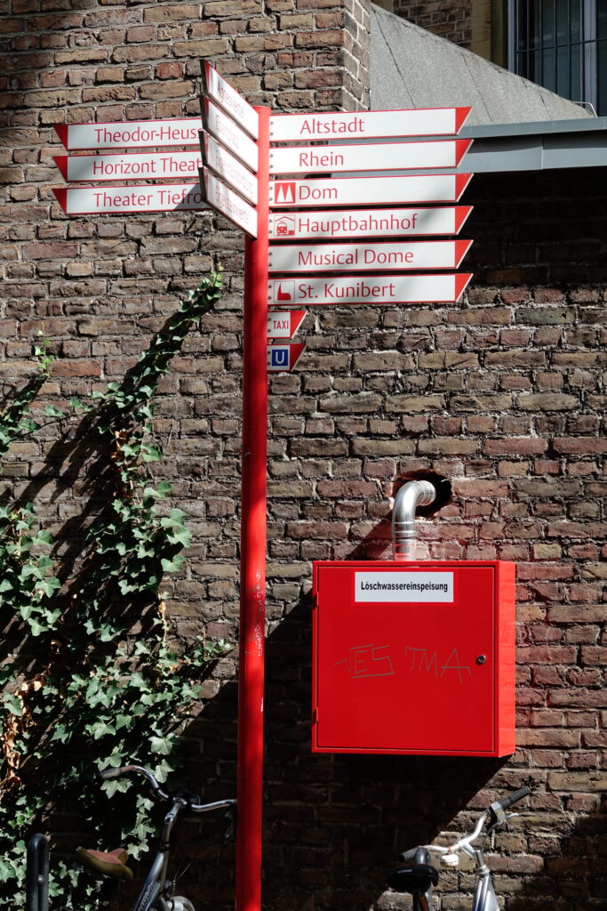 Wegweiser vor St. Marien Hospital